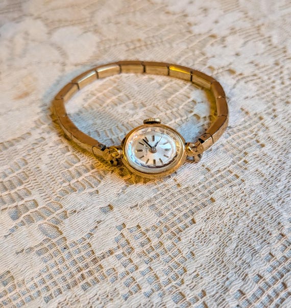 Timex Electric Watch Women Gold Filled Tone Oval Vintage‎ Expansion Band Timex Gold Filled Case Oval Wristwatches for sale | eBay main image 3