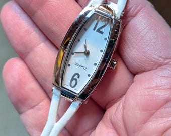 Unisex White Dial Quartz Watch: Steampunk Whimsigoth Style, New Battery