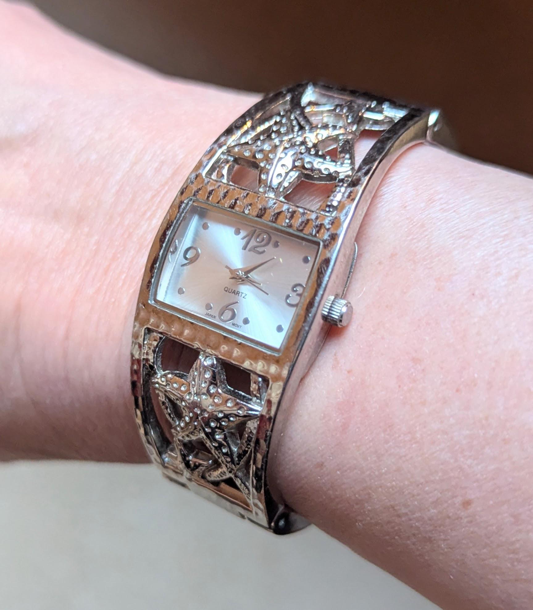 Vintage Working Silver Tone Starfish Beachy Cuff Watch 