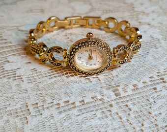 Working Unbranded gold tone quartz watch with black accents, new battery fits 7.25" or smaller