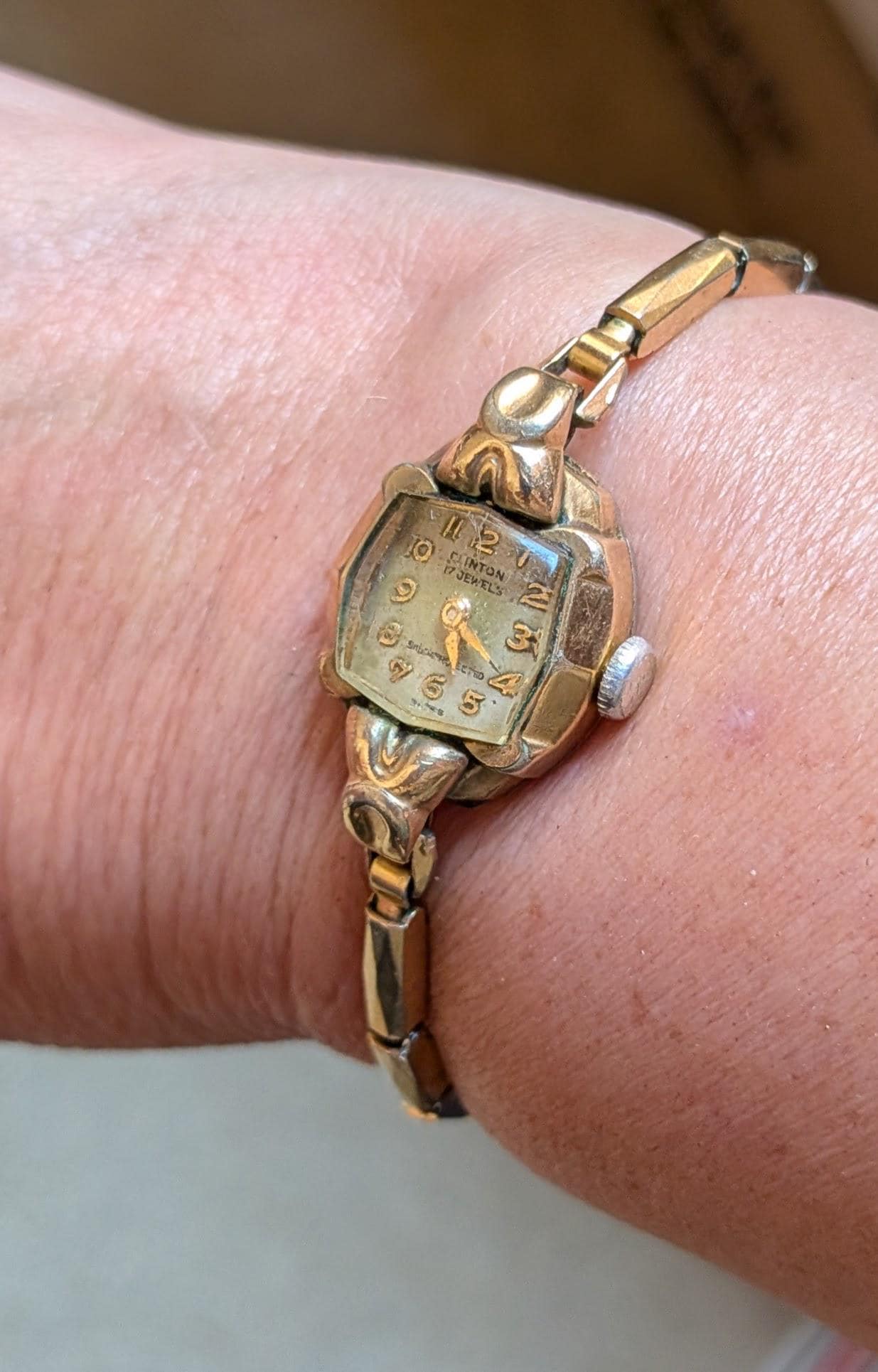 Clinton Swiss made 10k Gold filled watch with original paperwork and box 1940 main image 2