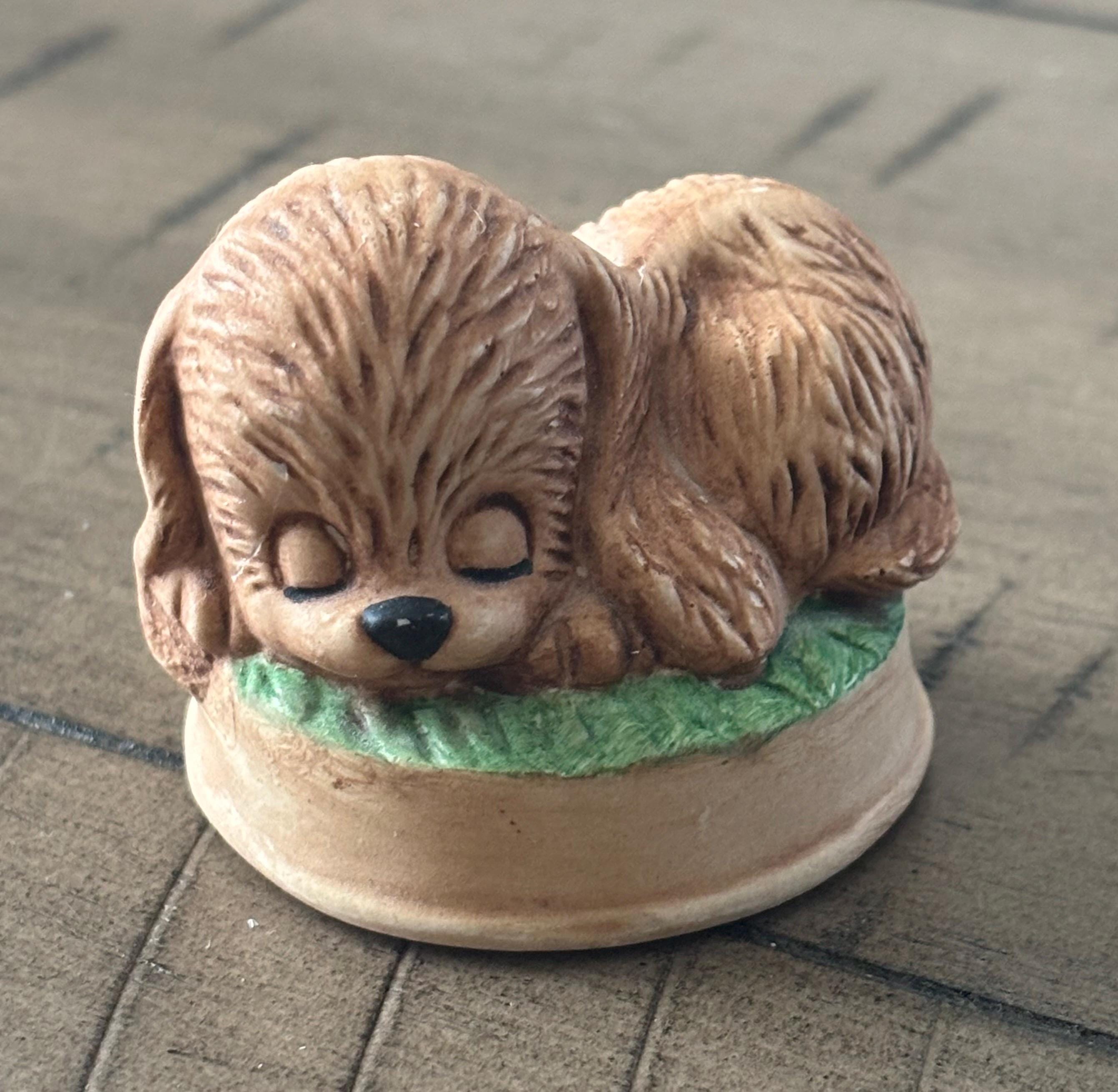 オールドMAX MARA作お昼寝ブラウンビーグル犬置物　陶磁器製 Vintage Ceramic Sleeping Dog - Etsy
