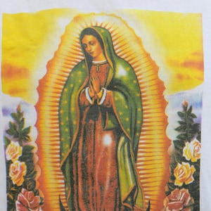 Camiseta vintage VIRGIN MARY Lady Of Guadalupe dos anos 90 grande com etiqueta Delta