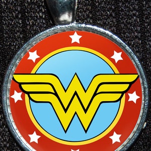 Wonder Woman Marvel DC Comics Logo Disney Silber Anhänger Halskette Schmuck Kinder Kinder Cartoon Superhelden Song Girl Boy Geburtstag Weihnachten