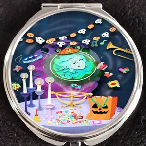 Disney Haunted Mansion Hitchhiking Ghosts Madame Leota Stretch Hatbox Graveyard Portrait Painting Makeup Compact Mirror World Ballroom