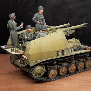 Painted Miniatures - German Self-Propelled Howitzer Wespe + Crew, Scale 1:35