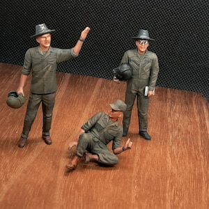 1/32 painted US Helicopter Pilots (Vietnam war), 3fig.
