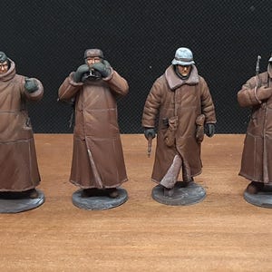 Painted Miniatures - German Infantry In Wachtmantel, 4 Figures Scale 1:35