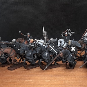 Painted Miniatures 28mm -  - Hospitaler mounted knights (12)