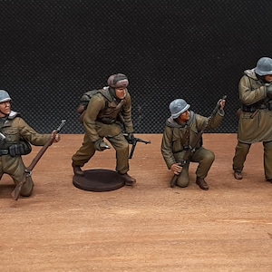 1/35 PAINTED German Grenadiers, 1943-45 (4x)