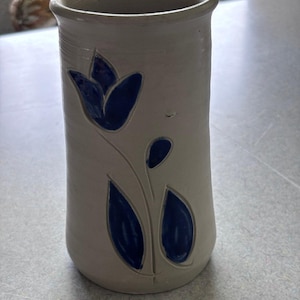 Vintage Williamsburg Pottery Flower Vase