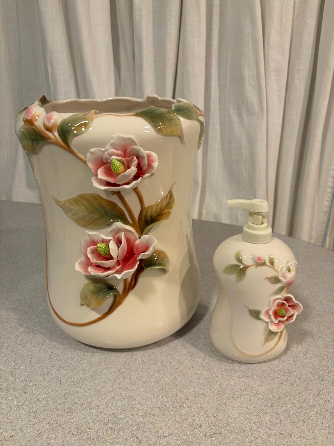 Bathroom Trash Bin and Soap Dispenser Magnolia by Franz Porcelain ...