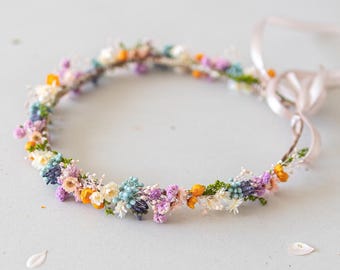 Romantic flower crown with dried flowers in pastel colors. Bridal flower hair wreath, fairy crown, wedding headband, meadow headpiece