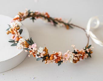 Romantic flower crown with dried flowers in warm autumn colors. Bridal flower hair wreath, fairy crown, wedding headband, meadow headpiece