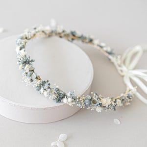 Corona romántica de flores con flores secas. Corona nupcial de flores para el cabello, corona de hada azul polvorienta, diadema de boda, tocado de prado, halo floral