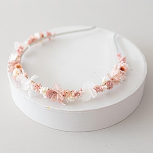 Dusty Pink flower headband with dried flowers, hydrangea & baby&#39;s breath. Romantic bridal headpiece. Flower girl headband. Meadow headpiece