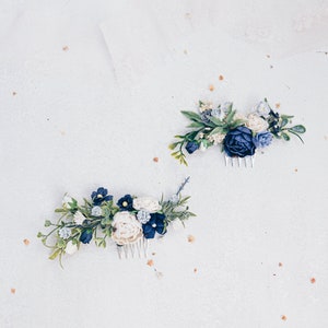 Peigne de mariée avec fleurs bleu foncé et blanches, coiffe de mariage bohème. Fleurs pour cheveux de demoiselle d'honneur, accessoire pour cheveux, bleu marine, bleu marine image 1