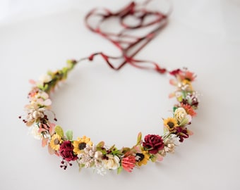 Couronne de fleurs de mariée avec gypsophile séché. Coiffe bohème rustique, couronne de cheveux, enterrement de vie de jeune fille, douche de bébé. Halo de tournesols