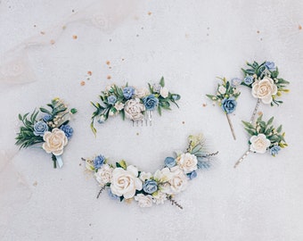 Tocado de novia azul, peineta, horquillas o boutonniere. Rosas, mariposas, eucaliptos y gypsophila seca. Accesorios de boda bohemios