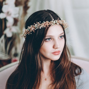 Flower crown with baby&#39;s breath. Handmade hair wreath with dry flowers for brides and bridesmaids. Flower head piece in cream and dusty pink