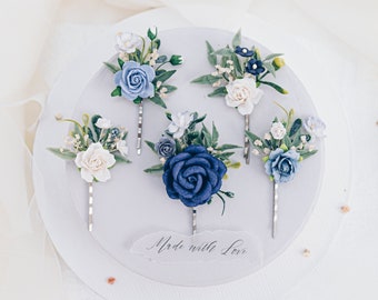 Braut Haarschmuck, Haarblüten in blau und weiß, Haarnadel mit Rosen, Eukalyptus, Schleierkraut. Hochzeit Brauthaarschmuck. Haarspangen