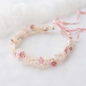 Dried flower crown with baby&#39;s breath and hydrangea in dusty pink. Bridal headpiece, flower hair wreath, preserved flowers fairy crown