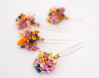 Colorful bridal hair pins with dried flowers and baby's breath. Wedding headpiece, pink and orange floral bobby pins with preserved flowers