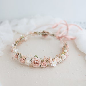 Corona di fiori secchi con respiro di bambino e fiori di rosa polverosa. Copricapo da sposa, ghirlanda di capelli di fiori, corona di fata, fascia da sposa rosa cipria immagine 1