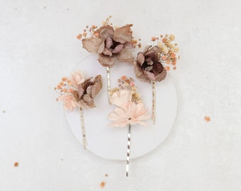 Braut Haarnadel mit Blüten und Schleierkraut. Brauthaarschmuck für Boho Hochzeit. Haarblüten, Haarspangen in taupe und rosé