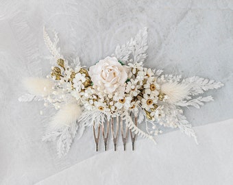 Ivory hair comb with dried flowers. Romantic bridal headpiece. Boho wedding hair comb.