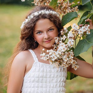 White and Ivory flower crown made with delicate flowers and preserved baby&#39;s breath. Bridal hair wreath, flower girl headpice