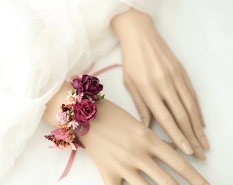 Wedding wrist corsage with dried flowers, roses,  hydrangea and baby's breath. Bridesmaid bracelet in blush pink, dusty pink and burgundy