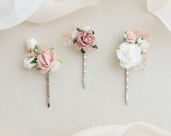 Bridal hair pins in blush pink, dusty pink and ivory. Wedding headpiece, floral bobby pins, hair pins with roses and eucalyptus