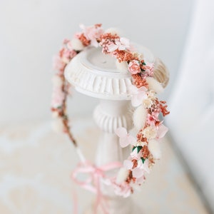 Dried flower crown with baby&#39;s breath and hydrangea in pink. Bridal headpiece, flower hair wreath, preserved flowers fairy crown