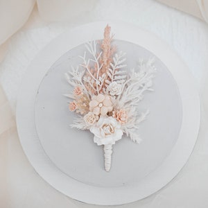 Bohemian Boutonniere for the groom with flowers, foliage, pampas. Boho and Rustic Wedding. Blush flower brooch with eucalyptus and ruskus