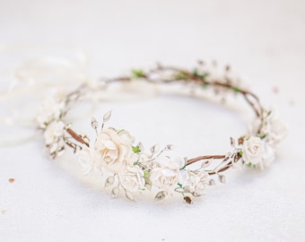 Boho flower crown. White bridal headpiece, hair wreath, fairy crown, wedding halo in natural colors with dried baby's breath