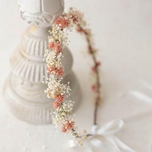 Bridal hair wreath with dried flowers. Flower crown with baby&#39;s breath. Blush pink headpiece, preserved flowers fairy crown