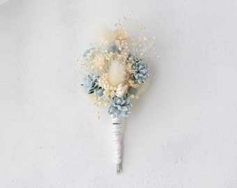 Blue boutonniere for the groom with dried baby's breath and hydrangea. Buttonhole preserved flowers. Corsage for groomsman and best man