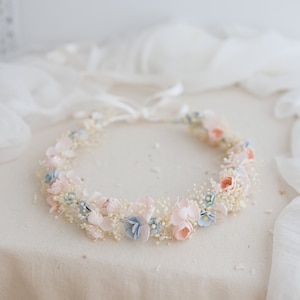 Dried flower crown with baby&#39;s breath and hydrangea in blue and rose. Bridal headpiece, flower hair wreath, preserved flowers fairy crown