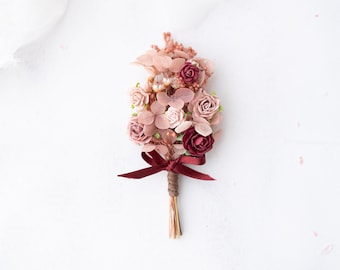 Boutonniere for the groom with dried flowers. Dusty pink and burgundy buttonhole. Corsage for groomsman and best man. Wedding flower brooch