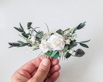 Ivory hair comb with dried flowers, eucalyptus and baby's breath. Off-white and green bridal headpiece. Boho wedding hair comb with greenery