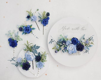 Accessoires de mariage bleus, peigne pour mariée, épingles à cheveux fleuries, boutonnière avec roses bleues, eucalyptus, ruscus et gypsophile