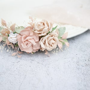 Braut Haarschmuck mit Blumen, Ruskus Blätter und Schleierkraut in nude, blush, rosé und grün Brautjungfern Haarkamm Oktoberfest Schmuck Bild 9