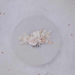 Bridal hair comb with white and cream flowers, pampas grass. Boho wedding headpiece. Bridesmaid hair flowers, flower girl hair accessory image 3