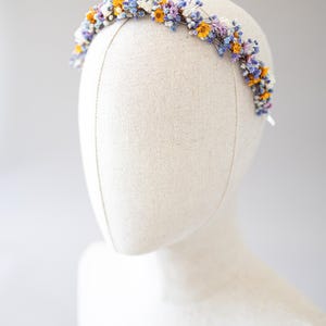 Charming boho floral headband for any occasion—weddings, festivals, fantasy photoshoots, octoberfest and more. Flower crown with dried flowers,  tiny flowers and daisies .  Hairband with dried flowers. Boho hair band. Oktoberfest Headpiece. Summer, Spring, Winter or Autumn headband in warm orange, purple, blue and white colors. Earth tones. Christmas headpiece.