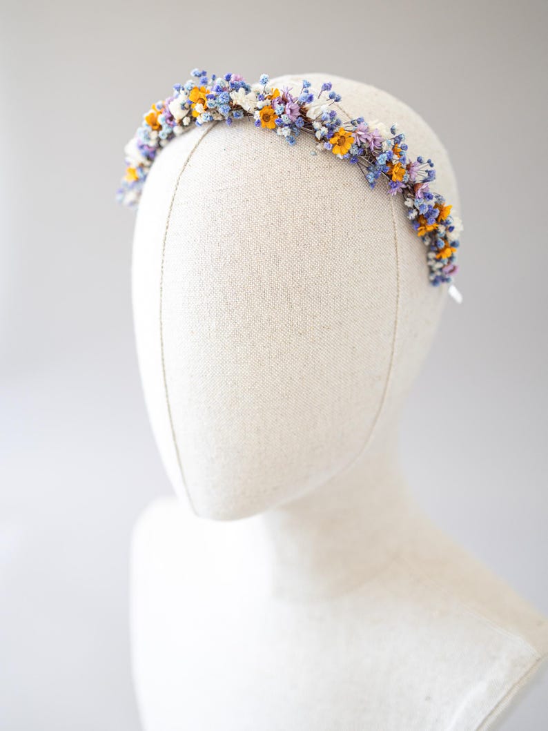 Charming boho floral headband for any occasion—weddings, festivals, fantasy photoshoots, octoberfest and more. Flower crown with dried flowers,  tiny flowers and daisies .  Hairband with dried flowers. Boho hair band. Oktoberfest Headpiece. Summer, Spring, Winter or Autumn headband in warm orange, purple, blue and white colors. Earth tones. Christmas headpiece.