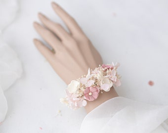 Dusty pink wedding wrist corsage with dried flowers, baby's breath and hydrange. Bride, bridesmaid or mother of the bride bracelet