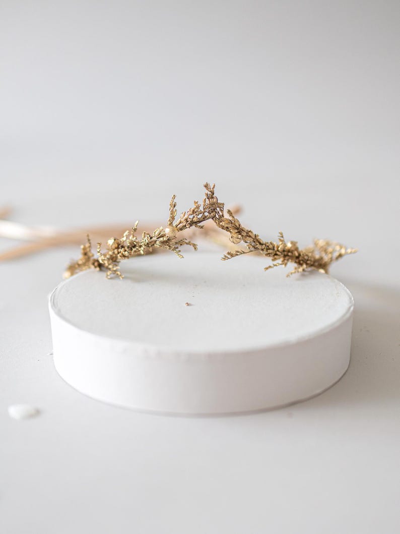 Woodland crown, elven circlet, lavender crown hairpiece, golden fern hairband, goddess head wreath, witch headpiece, druid tiara, branches crown, Flower elf fairy tiara Greenery elven flower tiara Elf tiara Woodland wedding fairy crown golden fairy halo Bridal Fairy diadem with dried flowers. Zeus and Athena headpiece. Greek goddess crown.