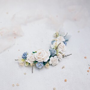Bridal headpiece with blue and white flowers, dried Baby's breath, preserved stoebe and delicate butterfly wings. Romantic wedding hair vine image 4