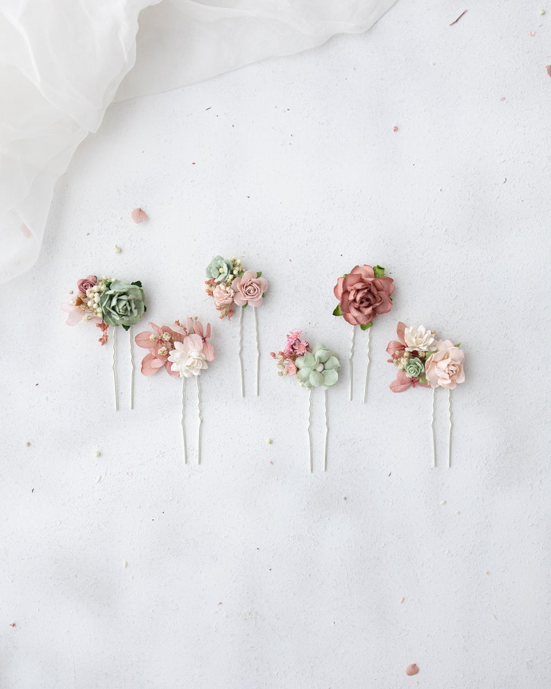 Gedroogde bloemenkroon, haarspelden en boutonniere in oudroze, blush en saliegroen. Bruiloftsaccessoires voor gedroogde bloemen. Boho bruidshoofddeksel Hair pins x 6